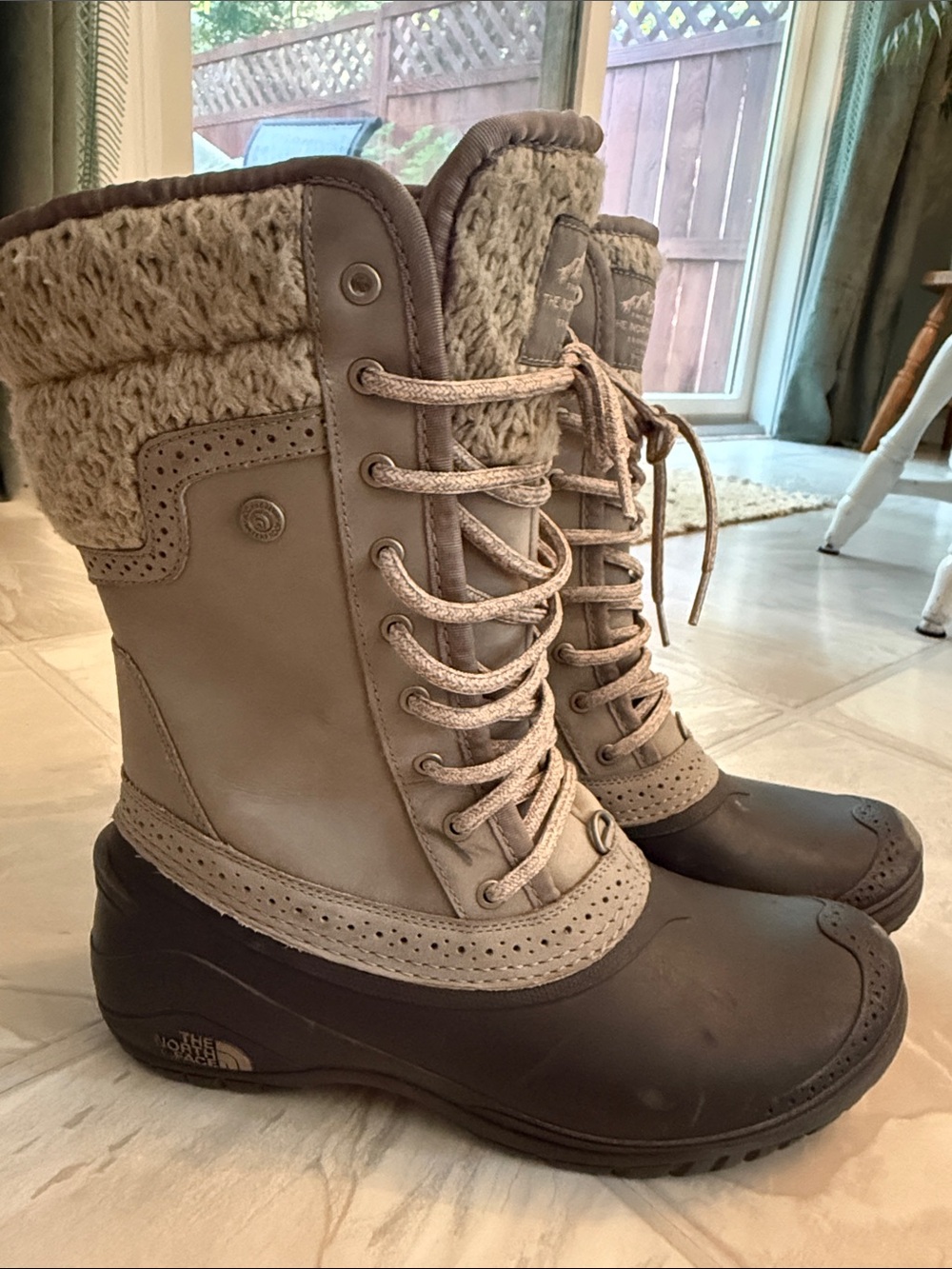 The North Face Shellista winter boots gray